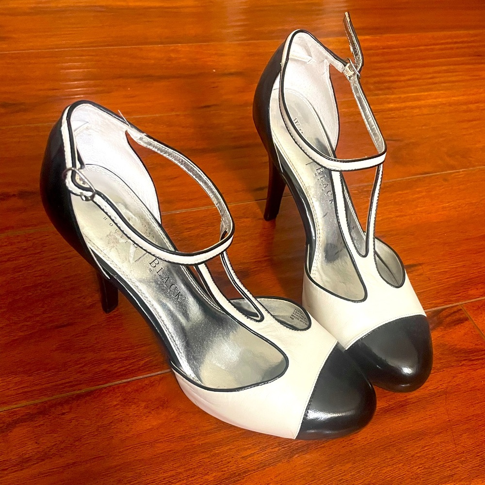 White House Black Market Heels, size 9